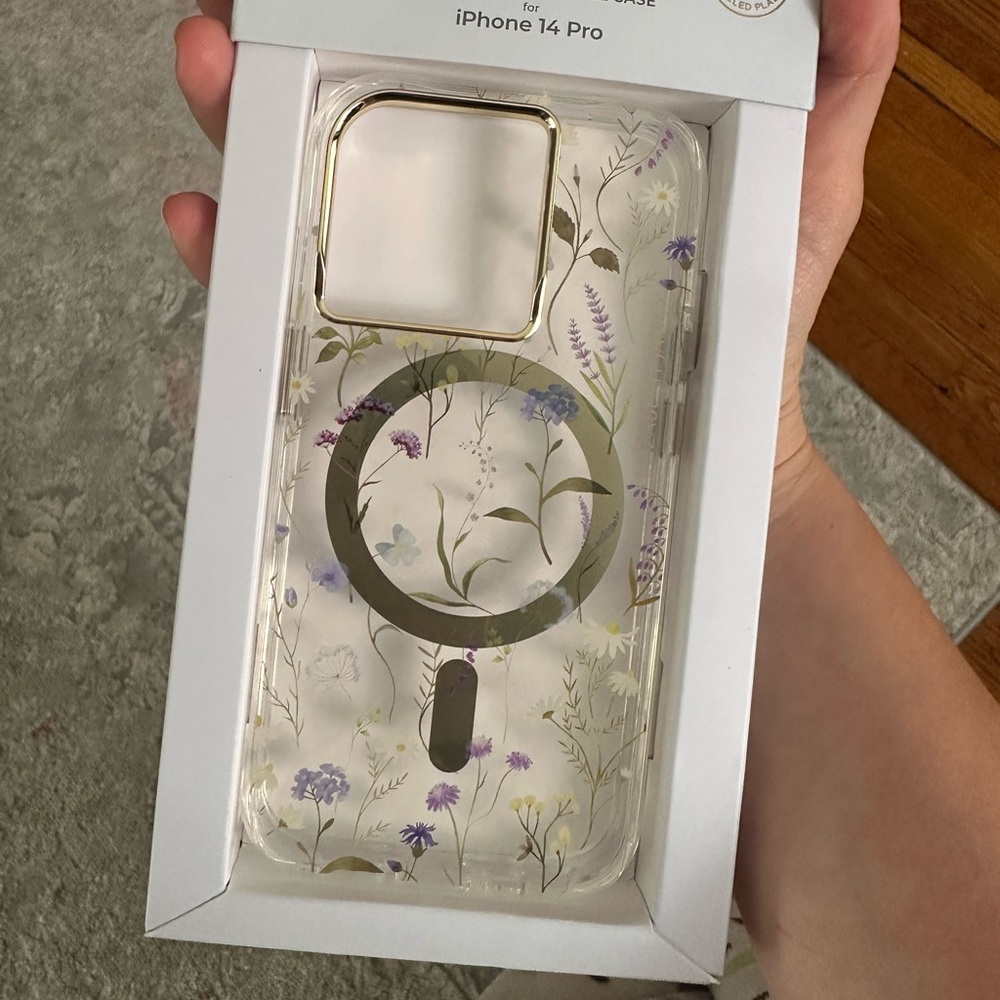 NWT Elizabeth James iPhone 14 Pro Case - Afternoon in Versailles